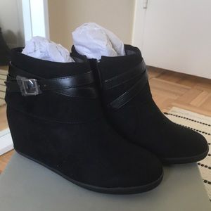 Kenneth’s Cole reaction wedge ankle boots